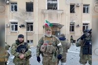 Podezřelý z vraždy Putinova kritika řádí na Ukrajině: Video ho zachytilo s čečenskými hrdlořezy