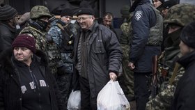 Lidé na východě Ukrajiny potřebují humanitární pomoc.