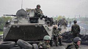 Ukrajinská armáda při postupu: Vojáci se vydali směrem ke Slavjansku, který obsadili proruští separatisté
