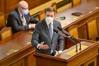 Přehledně: Poslanci schválili „lex Ukrajina“. Rakušan zmínil fronty kvůli uprchlíkům