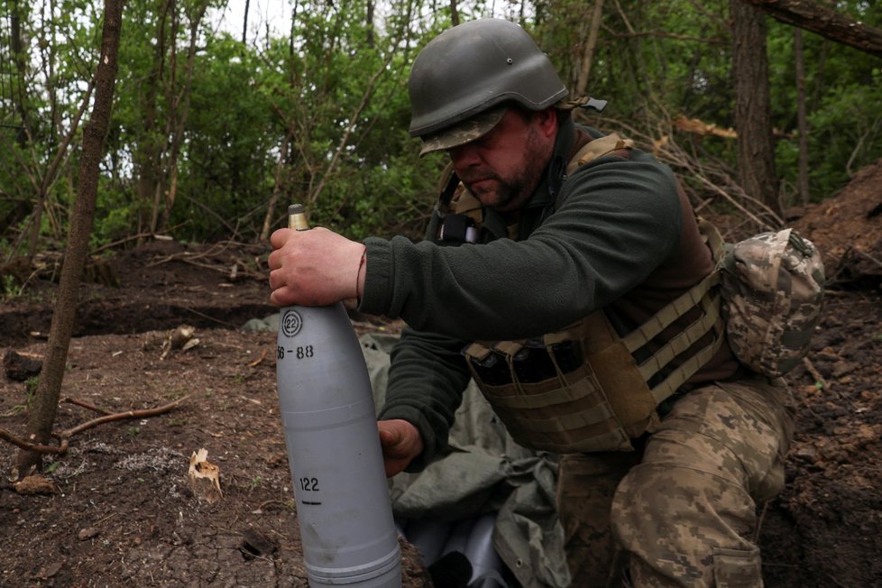 Ukrajinští dělostřelci u Soledaru (6.5.2023)