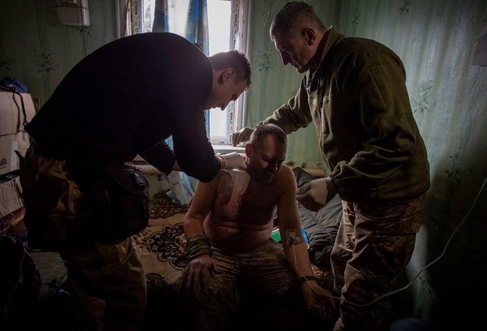 Ukrajinští zdravotníci v akci u fronty v Doněcké oblasti (12. 3. 2023)