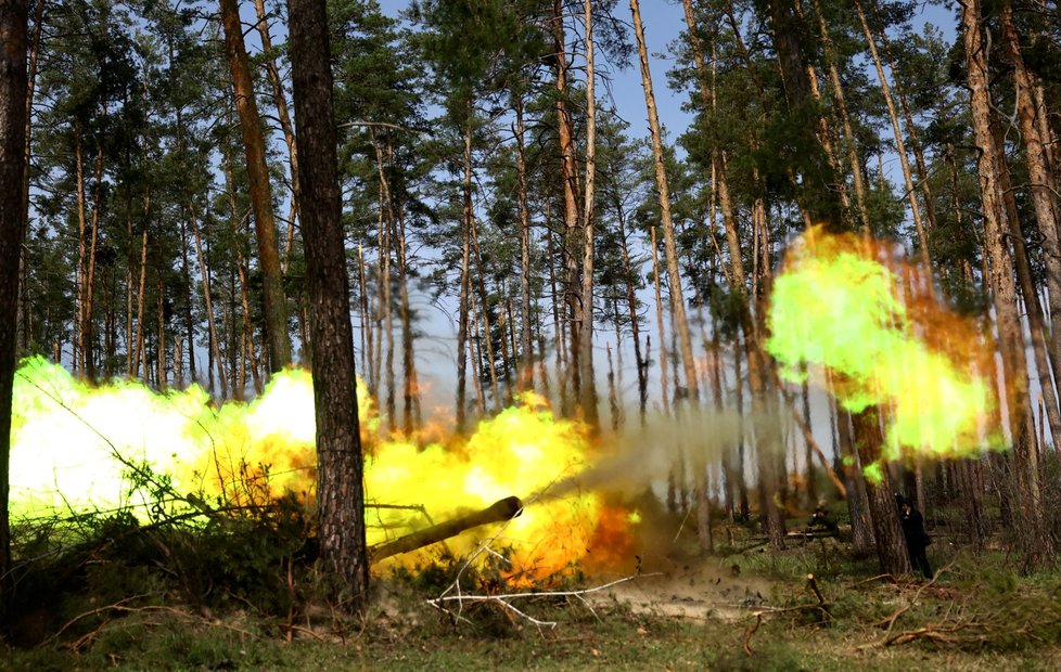 Dělostřelci ukrajinské 95. brigády u Lymanu (7. 4. 2023).