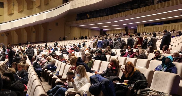 War refugees from Ukraine in the Regional Assistance Center for Helping Ukraine, hl.  m of Prague and the Central Bohemian Region.  (March 10, 2022)