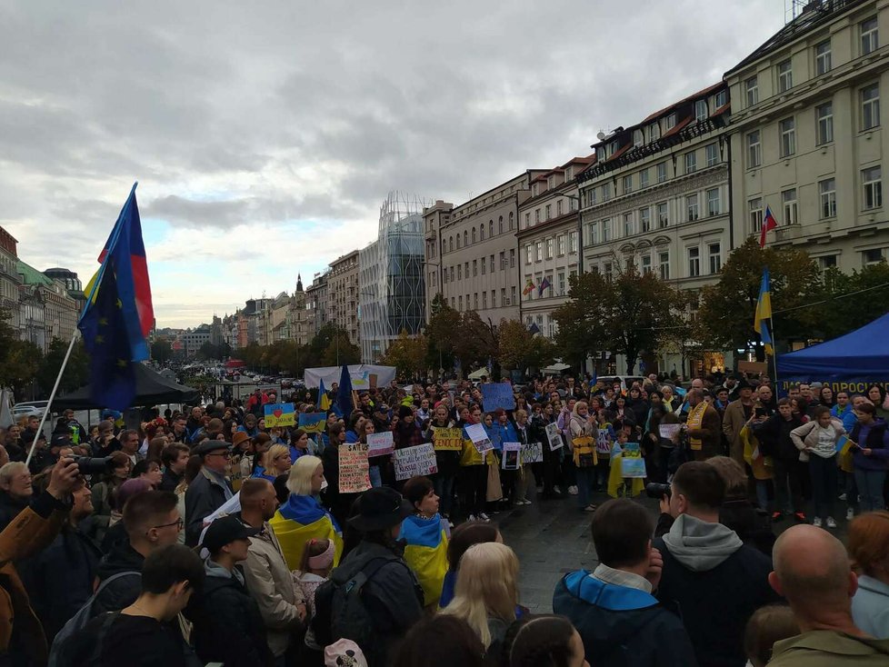 Den obránců Ukrajiny na Václavském náměstí v Praze (15. 10. 2022)