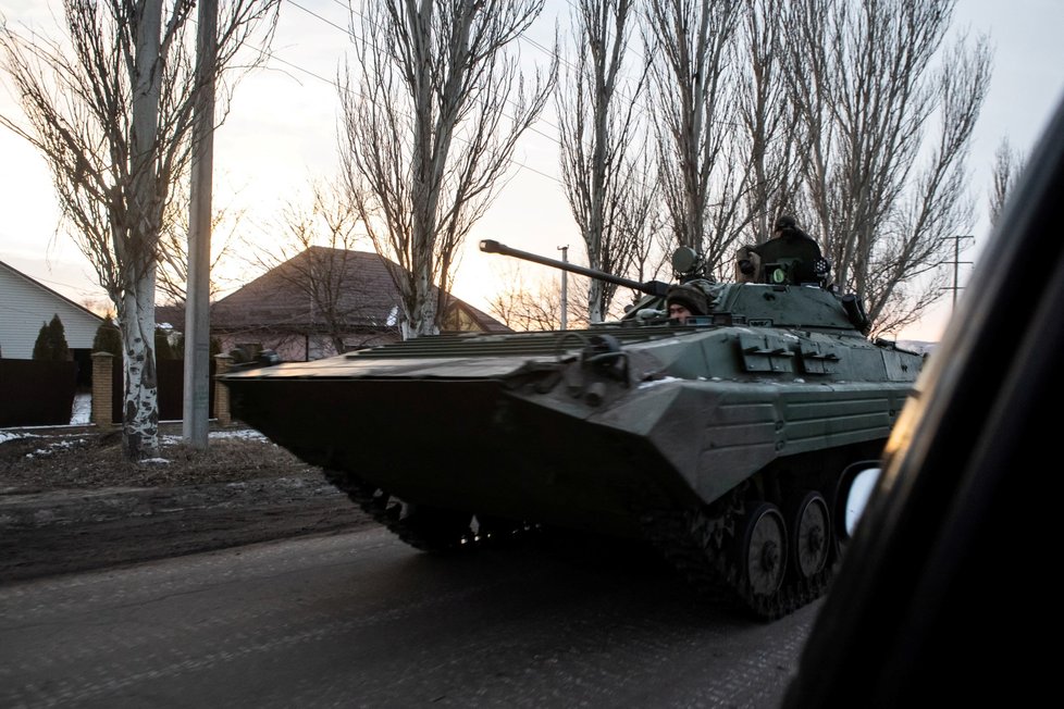 Válka na Ukrajině: V Bachmutu hlídkují ukrajinští vojáci (13.2.2023)