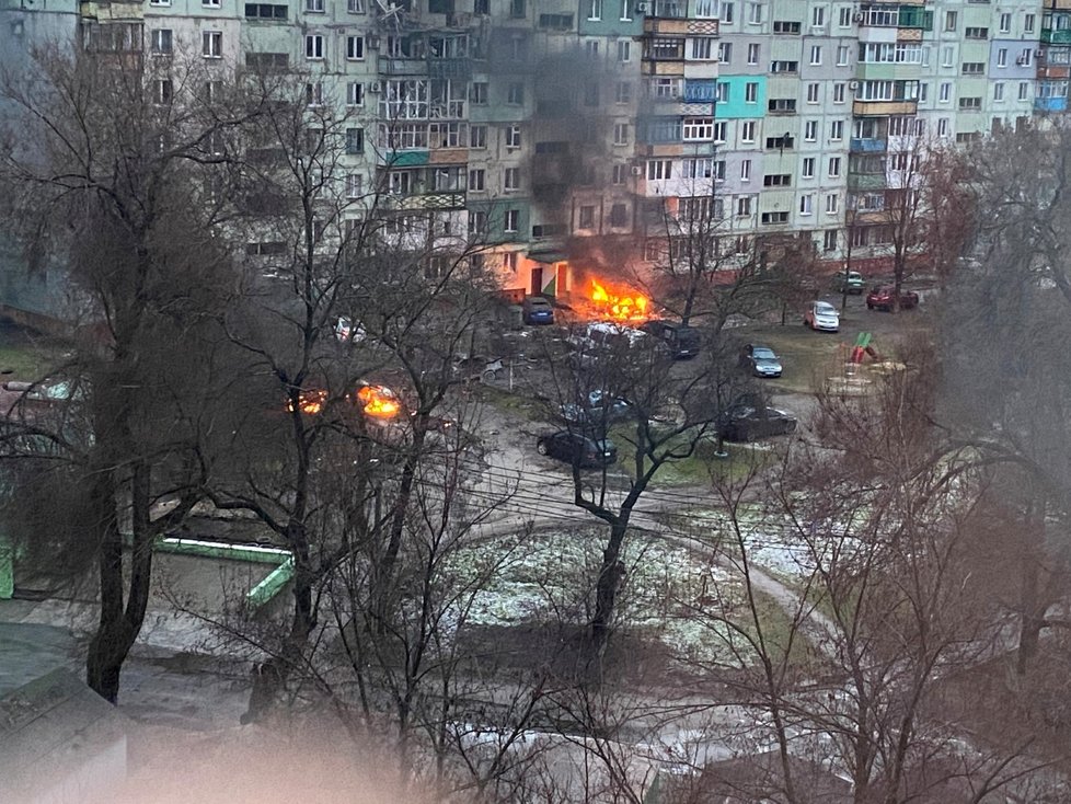Požár při bojích v Mariupolu (4.3.2022)