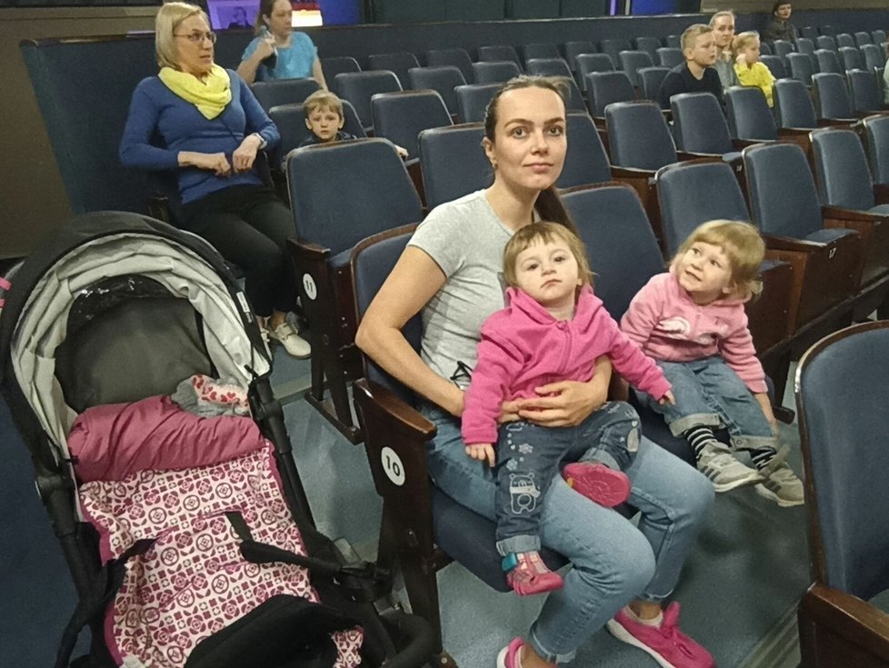Do divadla dorazila více než stovka ukrajinských dětí s doprovodem.
