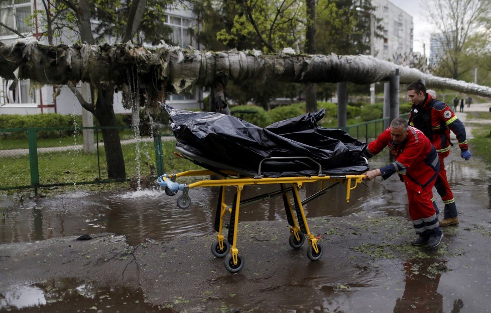 Válka na Ukrajině: Zranění lidé v Charkově (28. 4. 2022)