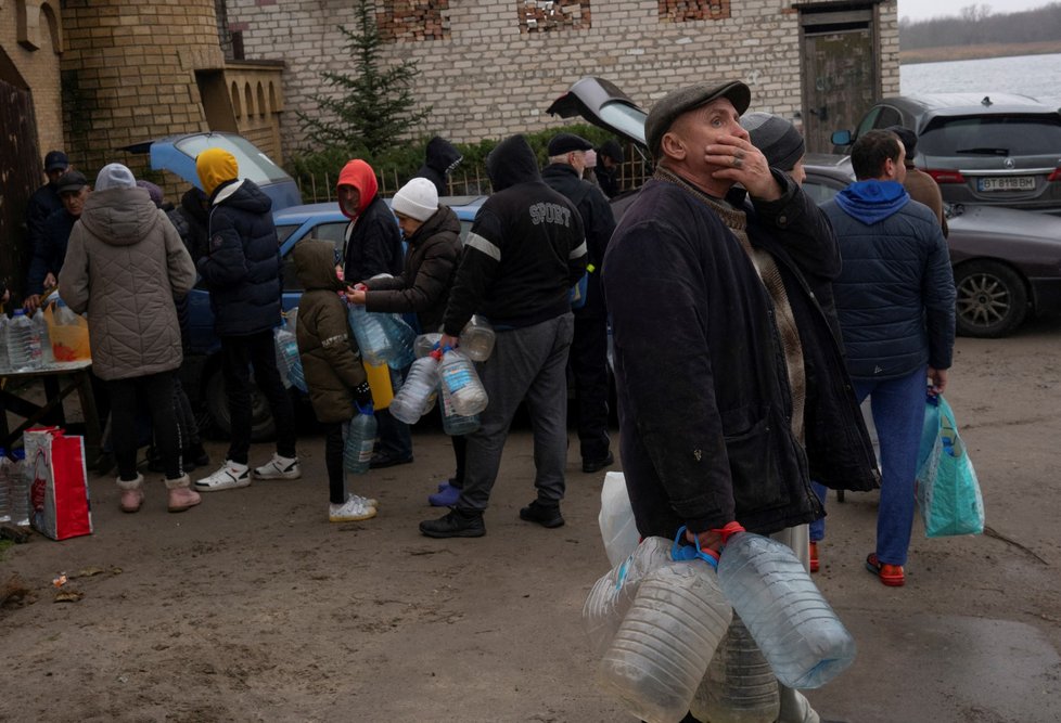 Válka na Ukrajině: Cherson má problémy s elektřinou i pitnou vodou (30.11.2022)