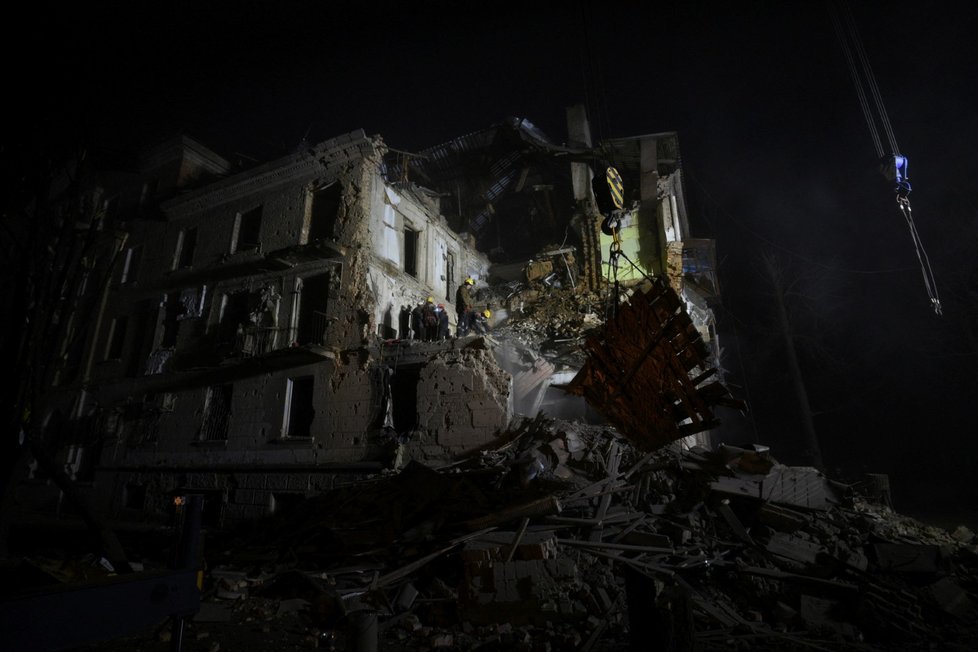 Ruská střela zasáhla obytný dům v Ruská střela zasáhla obytnou budovu v Kryvém Rihu (16. 12. 2022)