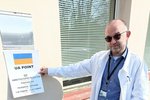 Náměstek ředitele FN Brno Jan Blatný u ambulance, která bude od pondělí v Dětské nemocnici k dispozici pro děti z Ukrajiny.