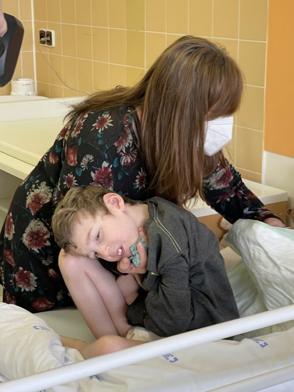 Jedním z malých pacientů z Ukrajiny, o kterého se po vypuknutí válečného konfliktu v Dětské nemocnici Brno postarali, byl i Nikyta (9) z Charkova. Chlapec trpí těžkou formou epilepsie.