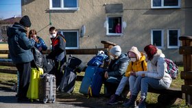 Válka na Ukrajině: Na hranicích Slovenska s Ukrajinou jsou tisíce uprchlíků (28.2.2022).