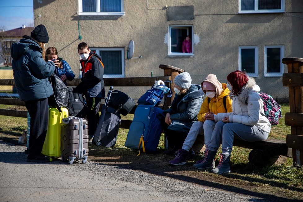 Válka na Ukrajině: Na hranicích Slovenska s Ukrajinou je tisíce uprchlíků (28.2.2022)