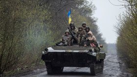Ukrajinští vojáci na východu Ukrajiny (19.4.2022)