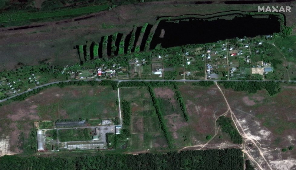 Satelitní snímky zkázy v okolí přehrady Kachovka (7. 6. 2023)