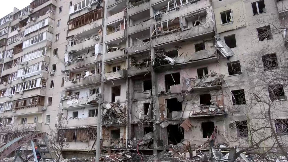 Následky nočního bombardování Kyjeva (25. 2. 2002)