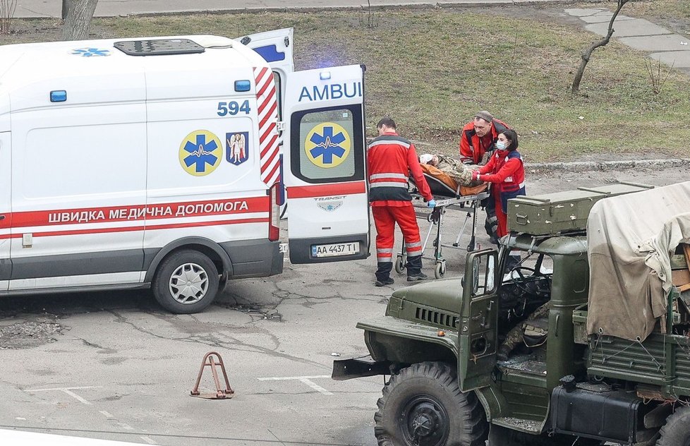 Na severním předměstí Kyjeva v Obolonu postříleli skupinu diverzantů v ukrajinských uniformách. Tito ruští vojáci se totiž zmocnili dvou automobilů ukrajinských sil, převlékli se do ukrajinských uniforem a odjeli do centra Kyjeva