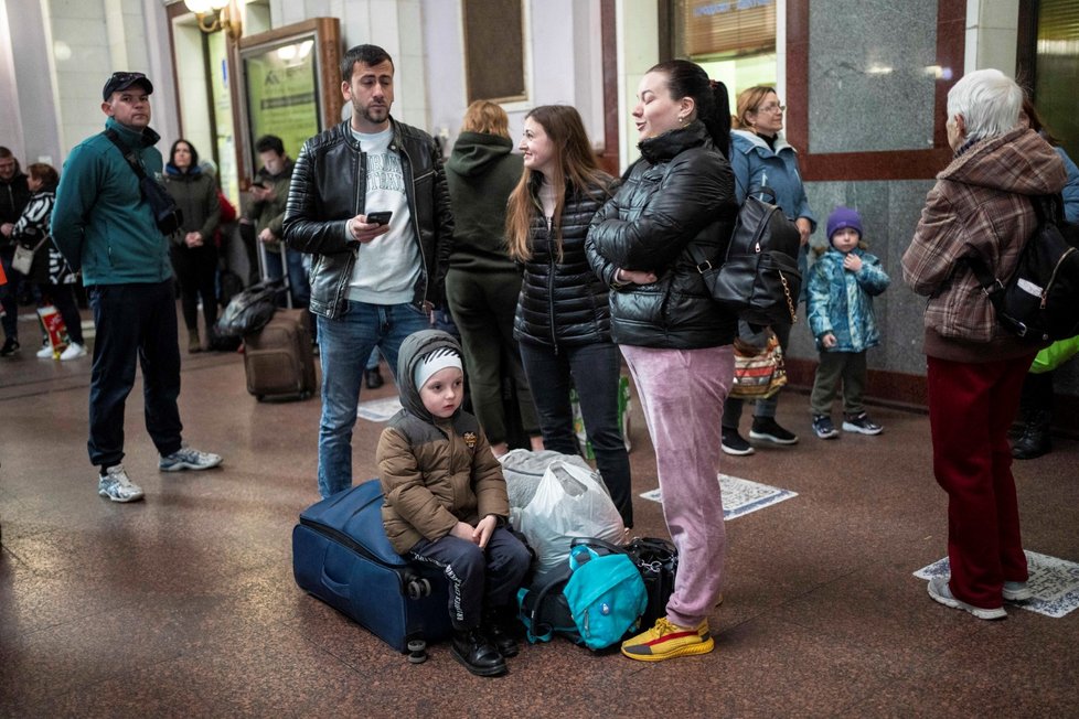 Válka na Ukrajině: Evakuace osob z Kyjeva do Lvova (17.4.2022)