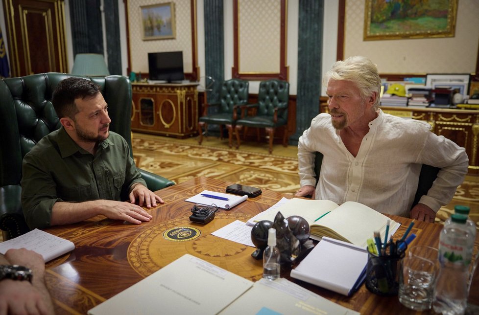 Válka na Ukrajině: Setkání prezidenta Volodomyra Zelenského s podnikatelem Richardem Bransonem (29.6.2022)