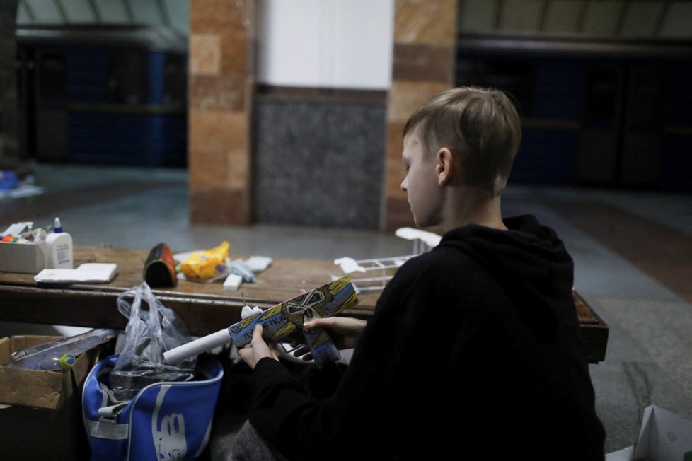 Válka na Ukrajině: Metro v Charkově se stalo místem pro úkryt, ale také pro vzdělávání (28.4.2022)