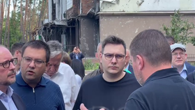 Lipavský na Ukrajině: Zavítal do rozstřílené Irpině