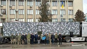 Speciální kamion přeměněný na lázně pro ukrajinské vojáky