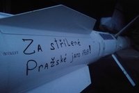 Ukrajinci děkují Čechům za pomoc ve válce. Na raketě proti Rusům připomněli Pražské jaro 1968