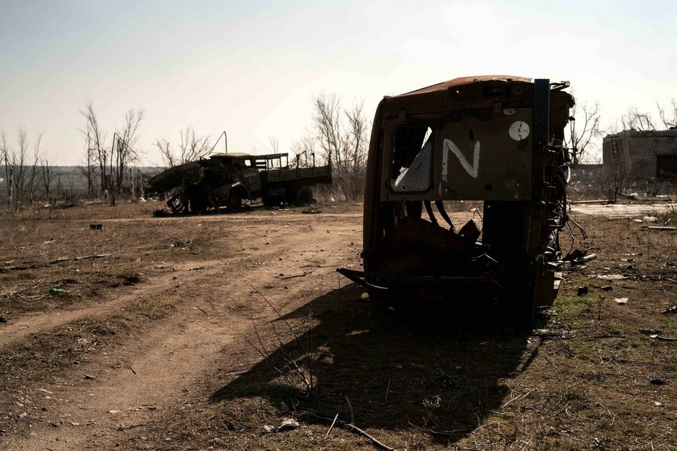 Ukrajina: Zničené vozidlo urské armády