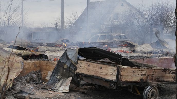 Trosky privetového domu po ruském ostřelování u Kyjeva