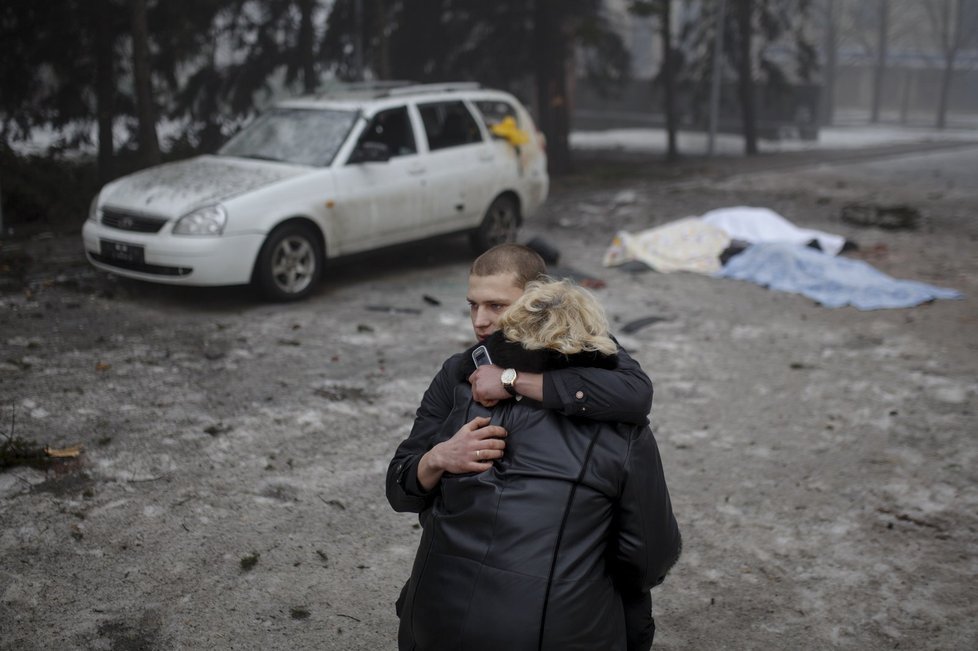 Smutek na východní Ukrajině: Při bojích umírají civilisté