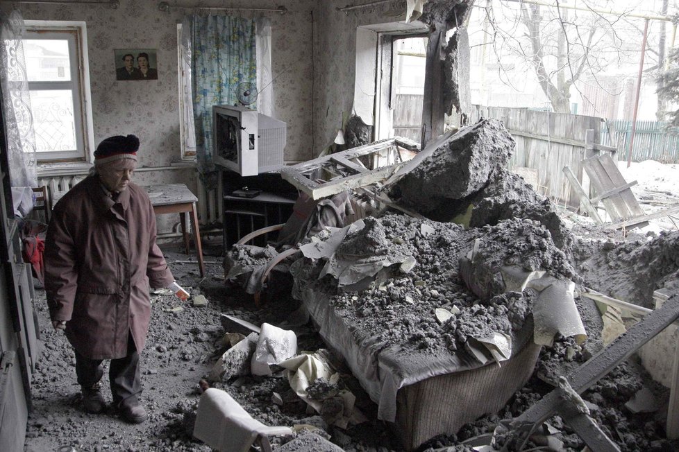 Válka na východní Ukrajině: Poničený dům na předměstí Doněcku