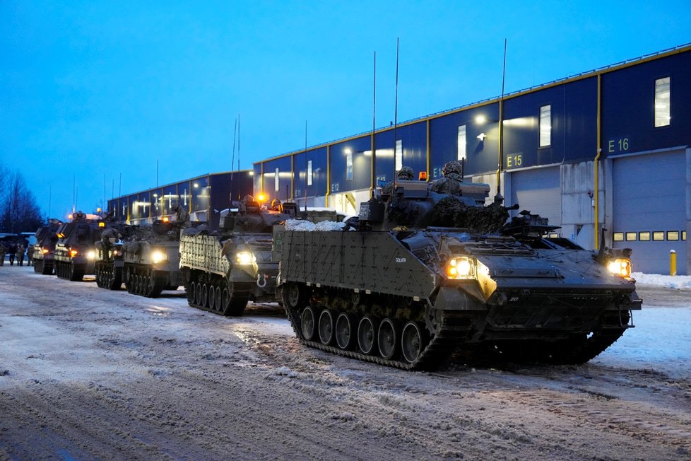 Válka na Ukrajině: Přesun obrněných vozidel Velké Británie na Ukrajinu z Estonska (16.2.2023)