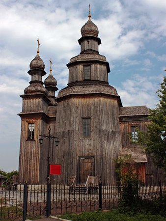 Dřevěný kostel z roku 1873 kvůli útokům ruských okupantů lehl popelem.