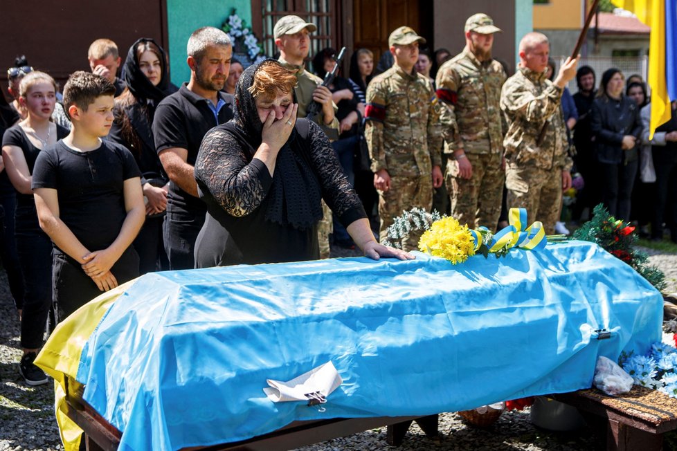 Pohřeb ukrajinského vojáka (12. 5. 2022)