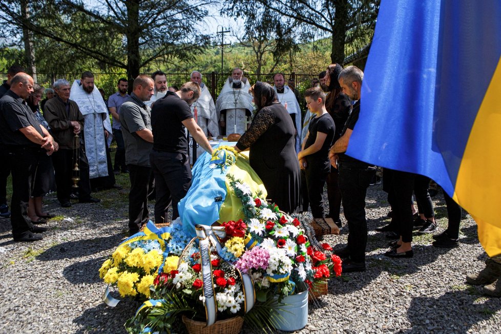 Pohřeb ukrajinského vojáka (12. 5. 2022)