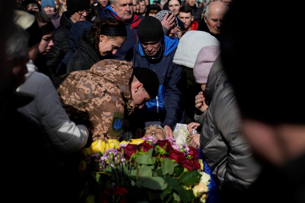 Pohřeb ukrajinského vojáka, který padl v boji o Bachmut