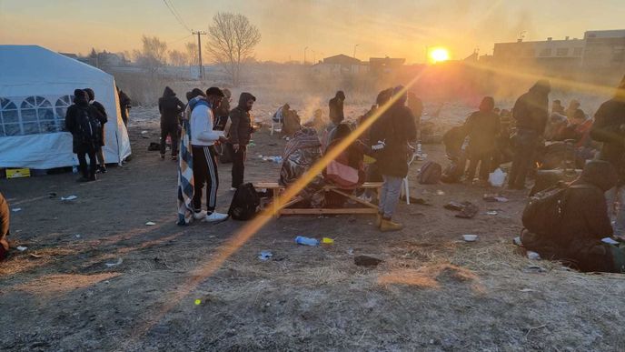 Uprchlíci na hranici v Medyce, úterý ráno.