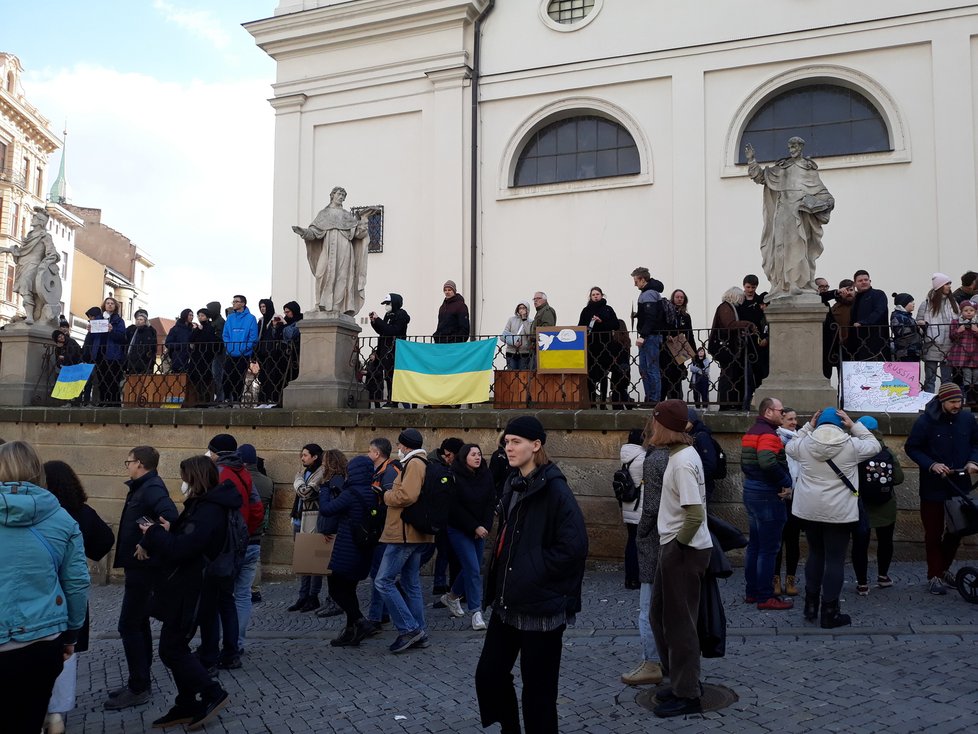 Nápisy na transparentech nebyly jen v češtině, ale také v ukrajinštině.