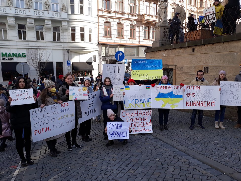 Jednoznačnou podporu Ukrajině vyjádřili protestující Dominikánském náměstí.