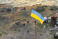 ONLINE: Rusové selhali při bombardování Hadího ostrova. A detaily dalšího sankčního balíčku