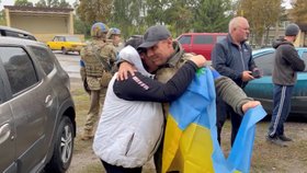 Ukrajinci při ofenzivě osvobodili i osadu Kozacha Lopan v Charkovském regionu nedaleko hranic s Ruskem (11.9.2022)