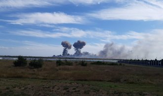 Válka na Ukrajině ONLINE: Severem Krymu otřásly výbuchy, zasáhly muniční sklad a trafostanici