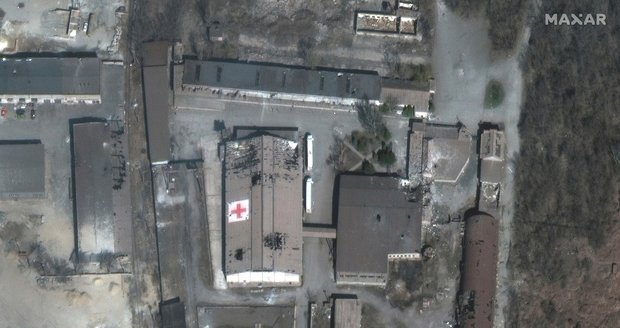 Rusové zasáhli budovu Červeného kříže: Byli v ní zranění?! Zničili i sklad ropy v Dnipru