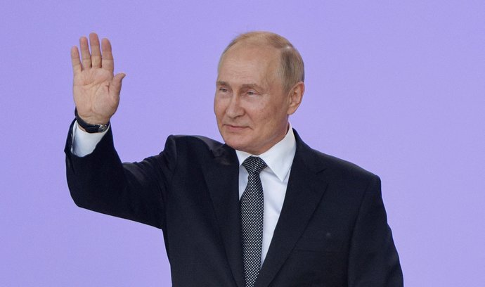 Putin: Západ se snaží rozšířit model podobný NATO do Asie a Tichomoří