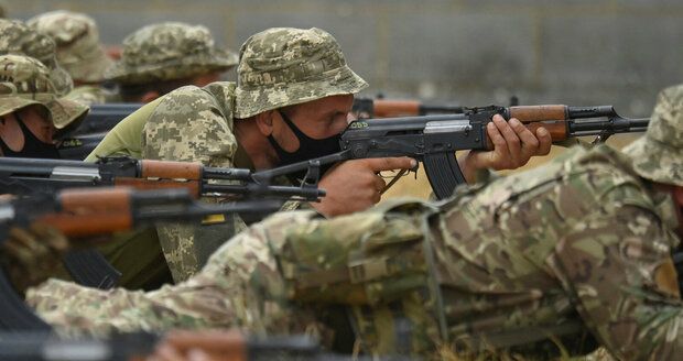 Připravte se na válku s Ruskem: Armádní šéf šokoval britské vojáky