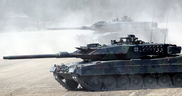 Ukrajina se dočká další vojenské pomoci: Zbraně a technika dorazí ze Slovenska, Německa i USA