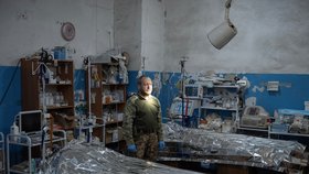 Ukrajinský „M.A.S.H.“ Šéflékař Viktor: Slepíme zraněné a pošleme je dál