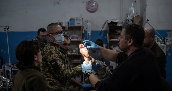 „Ukrajinský M.A.S.H.“ a jeho lékař Viktor: Slepíme zraněné a pošleme je dál